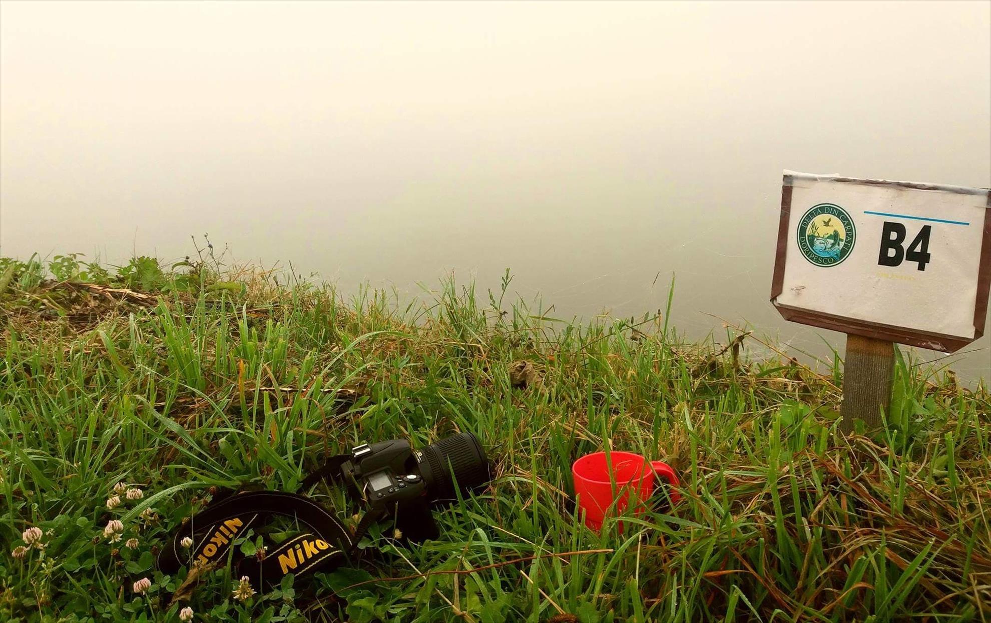 Ce poate fi mai frumos decat momentul acela in care bei o cafea aburinda la rasaritul soarelui pe malul lacului?